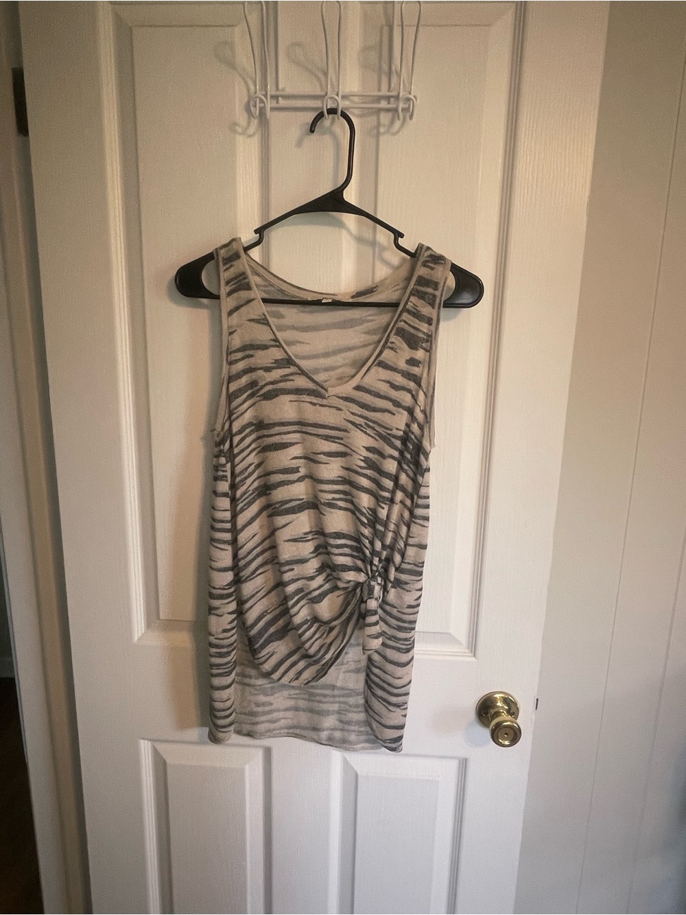 Express Cream & Black Knot-Front V-Neck Tank